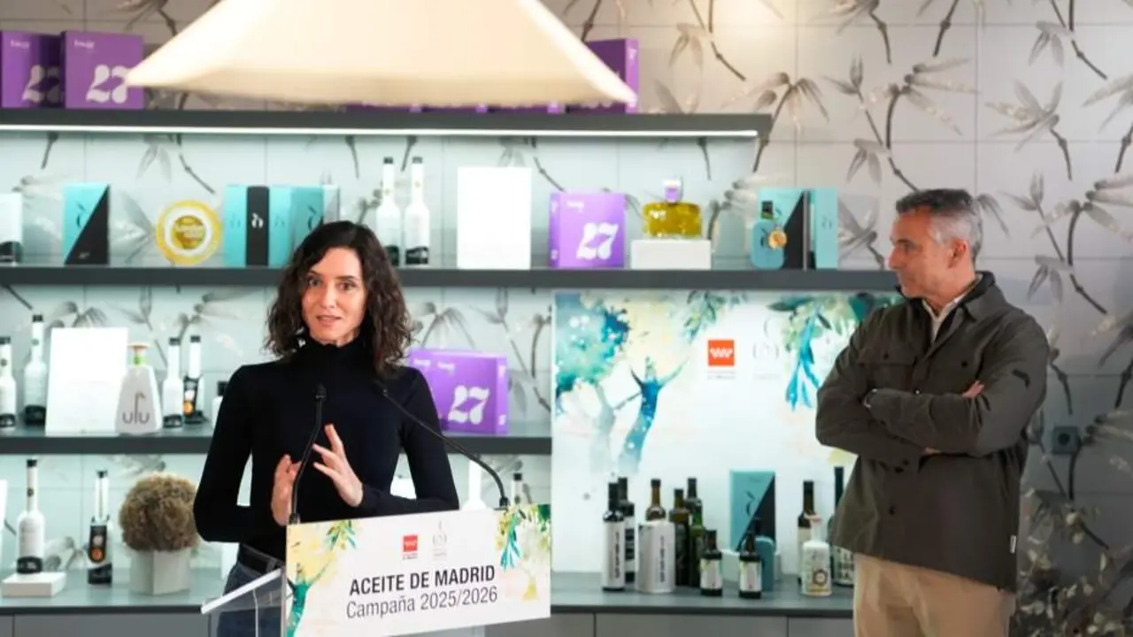 Isabel Díaz Ayuso, en su visita a una almazara de Villaconejos - Foto Comunidad de Madrid