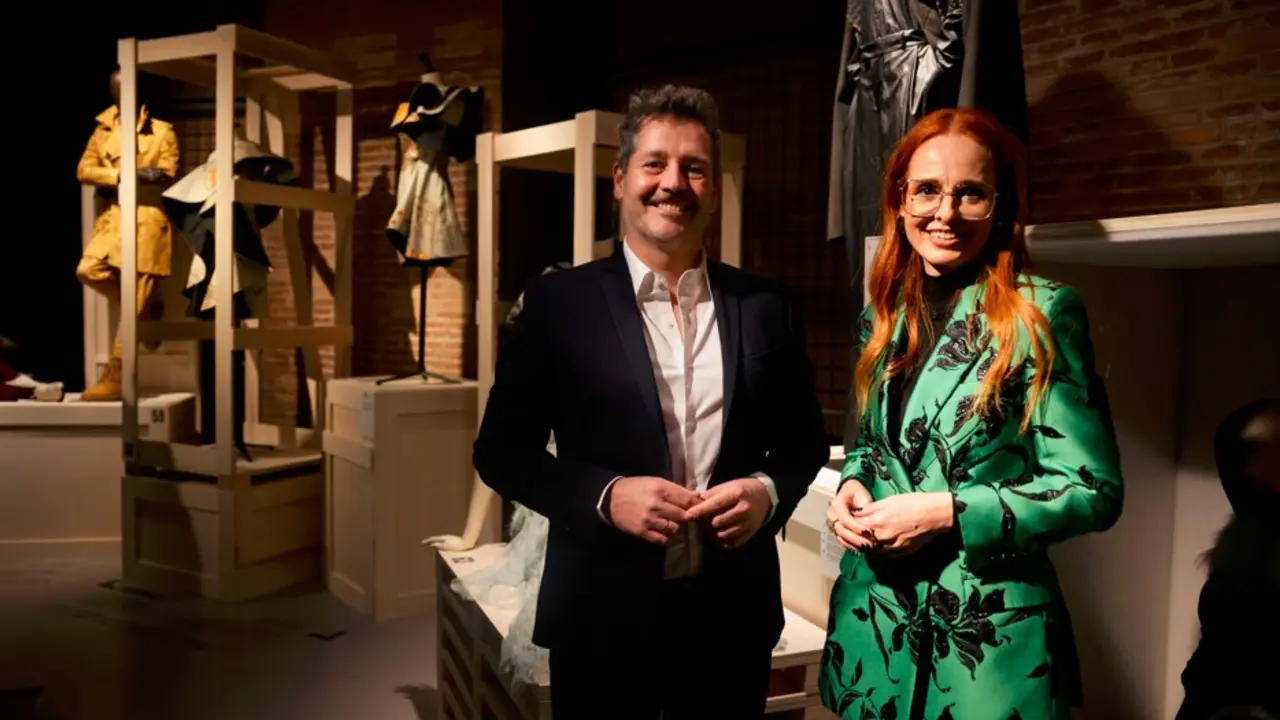 El consejero De Paco Serrano y la dise&ntilde;adora Ana Locking - Foto Comunidad de Madrid