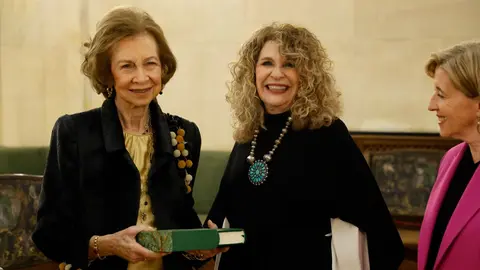 Entrega de premio a Gioconda Belli