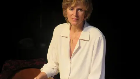 Mónica López caracterizada como Carmen Díez de Rivera