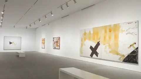 Exposición Antoni Tàpies. La práctica del arte en el Reina Sofía