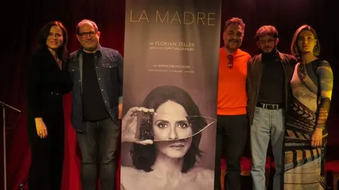 2  Aitana Sánchez-Gijón, Juan Carlos Fisher, Juan Carlos Vellido, Alex Villazán y Julia Roch