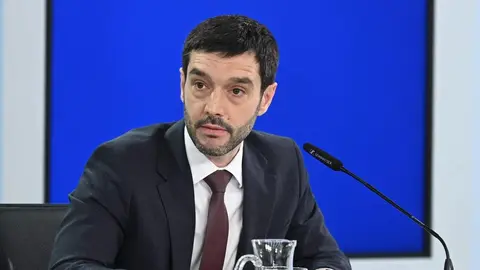 El ministro Pablo Bustinduy, el pasado 27 de febrero en la rueda de prensa posterior a la reunión del Consejo de Ministros -  Pool Moncloa/José Manuel Álvarez y Borja Puig de la Bellacasa