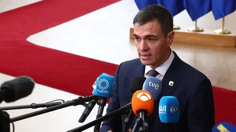 Pedro S&aacute;nchez, realiza declaraciones a los medios de comunicaci&oacute;n a su llegada al Consejo Europeo la semana pasada - Foto de Pool Moncloa/Fernando Calvo