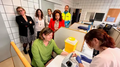 La consejera de Sanidad, F&aacute;tima Matute, esta ma&ntilde;ana en el centro de salud  Eloy Gonzalo - Comunidad de Madrid