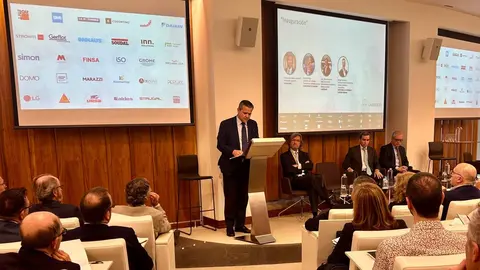 El&nbsp;consejero de Vivienda, Transportes e Infraestructuras, Jorge Rodrigo, durante&nbsp;su participaci&oacute;n en el congreso - Comunidad de Madrid