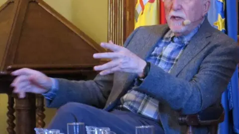 Luis Mateo Diez, afirmó que : “la escritura es una tensión de aprendizaje” - José Belló