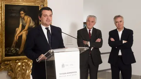 José María Bellido, alcalde de Córdoba, y Evelio Acevedo y Guillermo Solana, director gerente y director artístico, respectivamente, del Museo Thyssen- José Belló