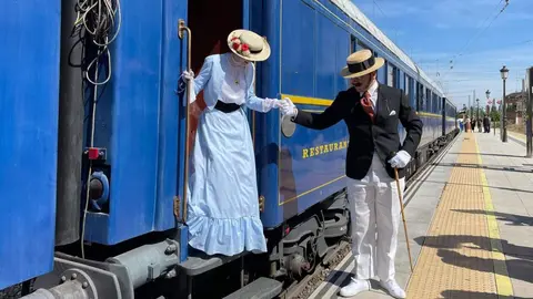 Imagen del tren de la fresa con actores - Maite Muñoz