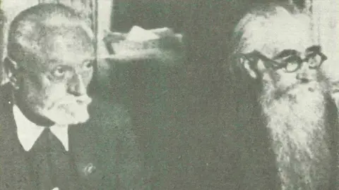 Miguel de Unamuno y Ram&oacute;n del Valle Incl&aacute;n en 1932 - USAL