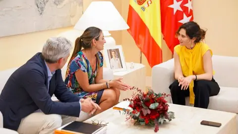 D&iacute;az Ayuso con la directora general de la Fundaci&oacute;n Secretariado Gitano - Comunidad de Madrid