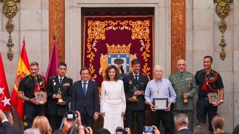 D&iacute;az Ayuso en la entrega de las Palomas de Bronce-Bomberos de Madrid - Comunidad de Madrid