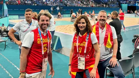 D&iacute;az Ayuso, en la primera jornada de los Juegos en Par&iacute;s - Foto de la Comunidad de Madrid