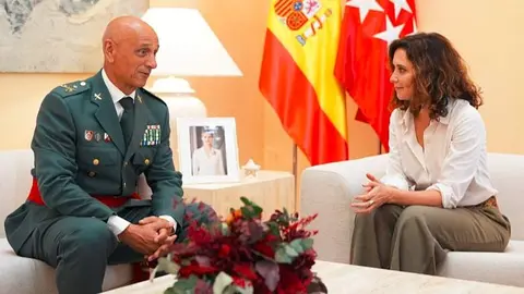 Diaz Ayuso junto al general de divisi&oacute;n Jos&eacute; Antonio Berrocal - Comunidad de Madrid