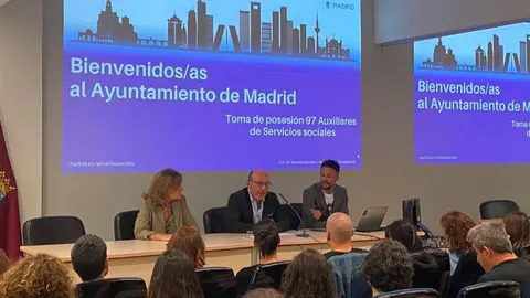 Jos&eacute; Fern&aacute;ndez en la bienvenida a los nuevos auxiliares - Foto de Ayuntamiento de Madrid