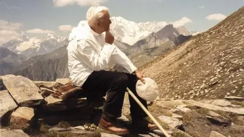 San Juan Pablo II - el respeto a la persona, epicentro del Derecho y razón de ser de la actividad política  - Diego García Paz