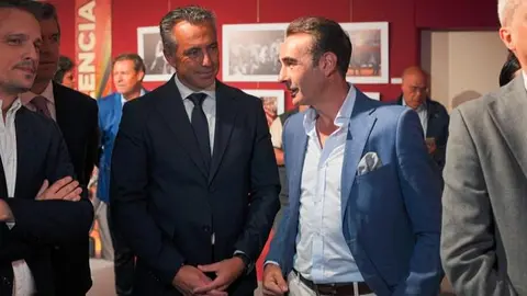 Carlos Novillo junto a Enrique Ponce en la inauguraci&oacute;n de la exposici&oacute;n en Las Ventas - Comunidad de Madrid