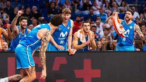 Jugadores de Movistar Estudiantes celebrando - Movistar Estudiantes