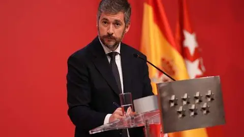 García Martín, durante una rueda de prensa en la Real Casa de Correos | Foto de la Comunidad de Madrid