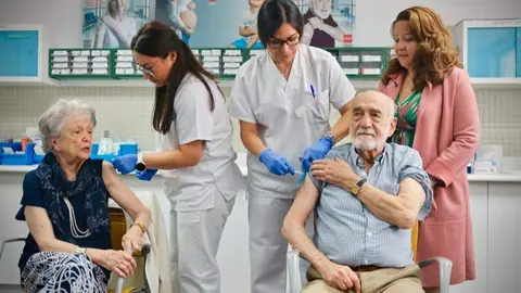 F&aacute;tima Matute en su visita a la consulta de Enfermer&iacute;a del Centro de Salud Somosaguas, en Pozuelo de Alcorc&oacute;n - Foto Comunidad de Madrid