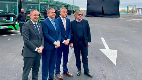 El consejero Rodrigo ha presentado hoy la nueva flota del grupo Arriva - Foto Comunidad de Madrid