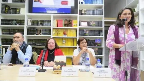 Pedro Crespo Refoyo; Ana Ortega Romanillos; 
Rosa Rodríguez Núñez y, de pie, Raquel Delgado 
López