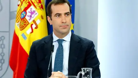 El ministro Cuerpo en La Moncloa en una rueda de prensa | Foto del Gobierno