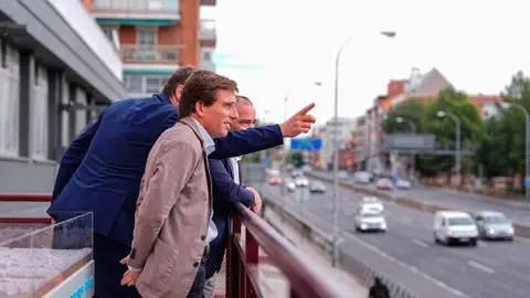 Almeida visitando la A-5 - Foto Ayuntamiento de Madrid