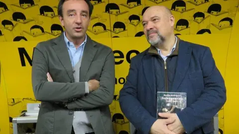 Miguel Oliver y Basilio Rodríguez Cañada en el acto de donación de libros proyecto Metrotecas Metro Madrid - Foto José Belló