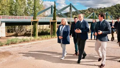 Jorge Rodrigo en el antiguo Puente de La Pedrera de Aldea del Fresno - Foto Comunidad de Madrid