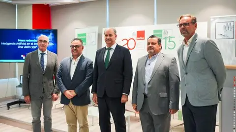 L&oacute;pez-Valverde inaugura el seminario de la Sociedad  Espa&ntilde;ola de Directivos de la Salud sobre la aplicaci&oacute;n de la IA al sector - Foto Comunidad de Madrid