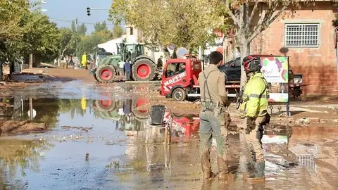 Trabajos de la UME en una de las zonas afectadas por la DANA - Foto UME