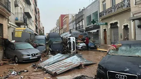 Coches DANA - @gisb_sus / X