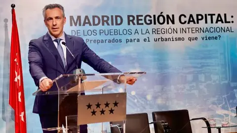 Consejero Carlos Novillo en la jornada Madrid regi&oacute;n capital: de los pueblos a la regi&oacute;n internacional