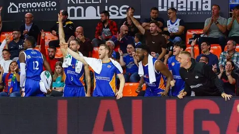 Banquillo Flexicar Fuenlabrada - Flexicar Fuenlabrada / Alba Pacheco