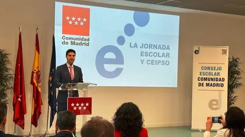 Emilio Viciana en un encuentro sobre la jornada escolar - Foto Comunidad de Madrid