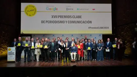 Foto de familia de los XVII Premios CLABE de Periodismo y Comunicaci&oacute;n - STB Estudio