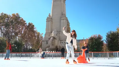 Pista de hielo natural de 450 m&sup2; en Plaza Espa&ntilde;a