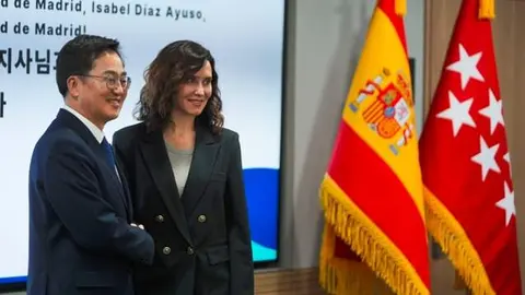 Isabel D&iacute;az Ayuso con el gobernador de la&nbsp;provincia surcoreana de Gyeonggi, Kim Dong-yeon - Foto Comunidad de Madrid
