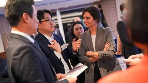 D&iacute;az Ayuso con inversores y empresarios en la capital coreana - Foto Comunidad de Madrid
