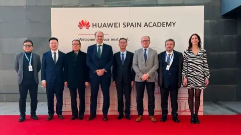 El consejero L&oacute;pez-Valverde en Huawei Spain Academy - Foto Comunidad de Madrid