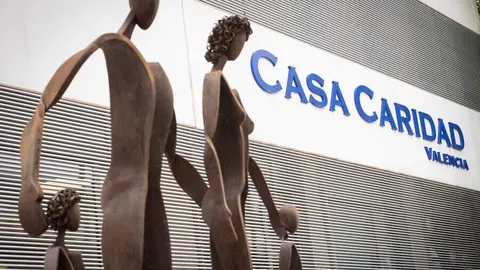 Fachada Multicentro Social de Casa Caridad en Benicalap (1)