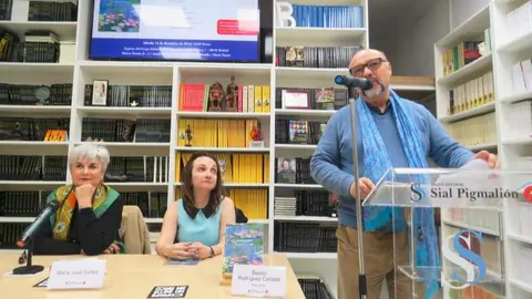 Adelaida Porras, María José Cortés y de pie, 
Basilio Rodríguez Cañada - José Belló