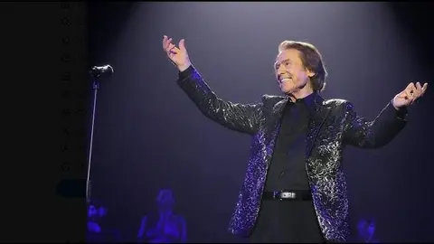 Raphael durante un concierto