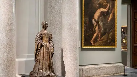 Escultura de Isabel de Portugal en la Galería 
Central
