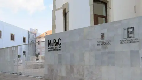 Entrada al MUREC, en el Paseo de San Luis, s/n - José Belló