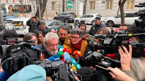Miguel Ángel Rodríguez atiende a los medios de comunicación - Foto Servimedia