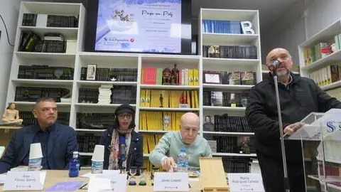 Álex Flórez, Paty Liñán, Javier Lostalé y de pie, 
Basilio Rodríguez Cañada