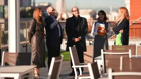 Ana Dávila en su visita a la Residencia Santa María del Monte Carmelo, en Madrid capital - Foto Comunidad de Madrid