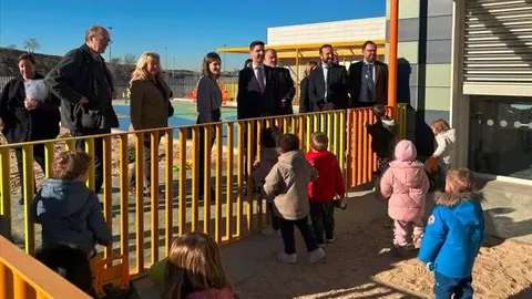 Emilio Viciana, en su visita a la nueva escuela de EI Conde Niño, ubicada en el barrio de el Cañaveral - Foto Comunidad de Madrid